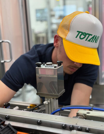 TOTANI Auto Spout Inserter